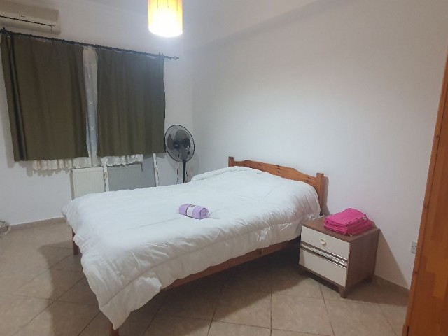 Ferienhaus zur kurzfristigen Vermietung täglich wöchentlich oder monatlich auf dem Gelände mit Pool in Kyrenia Edremitte..1 Tag 100stg ,2 Tage 85stg ,3 Tage 75stg, ** 