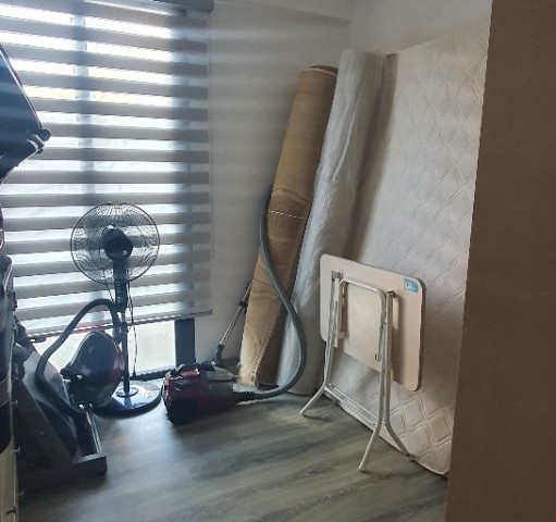 Kyrenia Nusmar market district is located in the prestigious building 1. The apartment has a private indoor garage with a balcony on the floor, a double bathroom with a toilet...Esyal is.(+3000 stg).. .Taxes have been paid. ** 