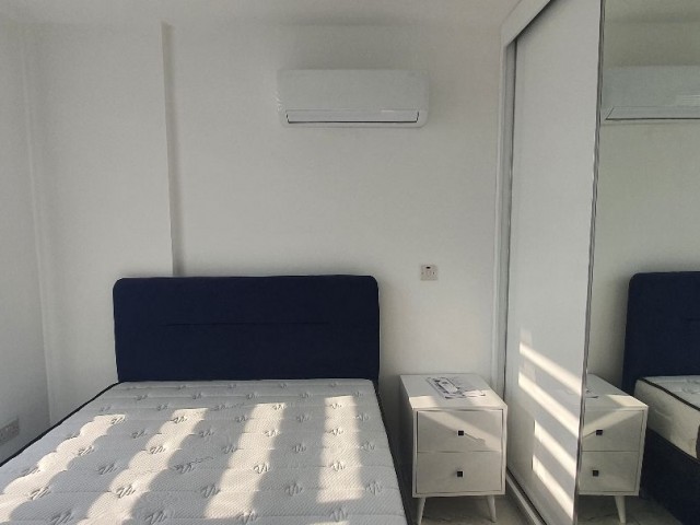 Girne merkez MR POUND bölgesi 2+1 penthouse,deniz manzaralı veya 1.kat 2+1 450 stg full eşyalı.