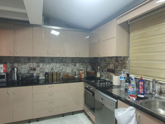 Girne Alsancak Merit Hoteller bölvesi 2+1 ikiz villa full eşyalı. Eşdeğer tapu.Pazarlık kesinlikle yapılmayacak.