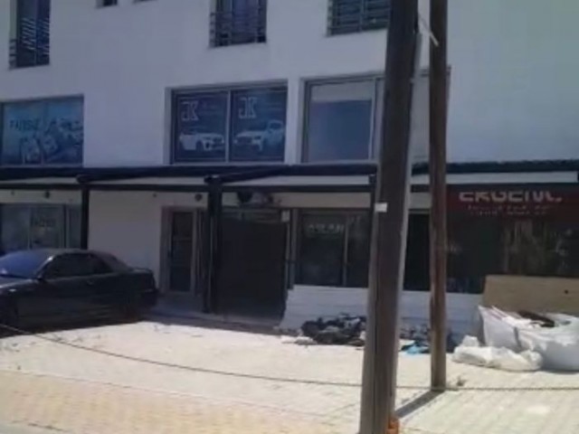 Girne Karaoğlanoğlu ana caddeye yakın işlek yolda kiralık 2 adet dükyan.450 ve 500 stg