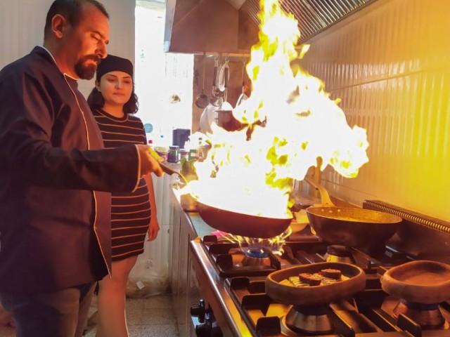 Lapta Bölgesi satılık Restaurant  A dan Z ye her tur mefruşatıyla, hava parası yok.