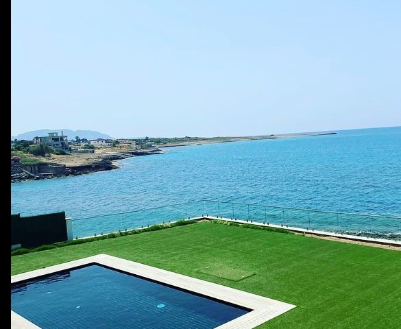 Sea Front 6 bedroom villa in Karşıyaka, pre Turkish title deeds.Ready to move in...