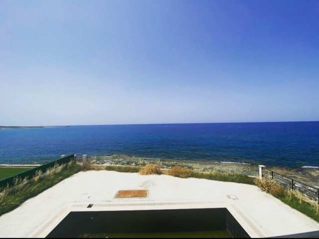 Sea Front 6 bedroom villa in Karşıyaka, pre Turkish title deeds.Ready to move in...