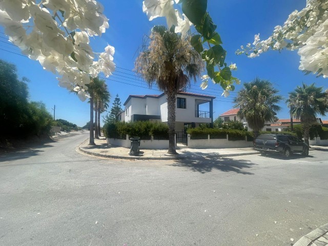 Kyrenia Merit Hotels zone 4 + 1 is a villa for sale with a private garden of 600 m2, which can be 5 + 1 if desired.All taxes have been paid. ** will be fully furnished.