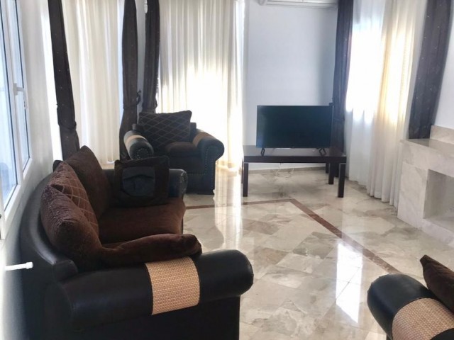 Girne Ozanköy Cratos Hotel bölgesi, havuzlu müstakil bahçeli villa...