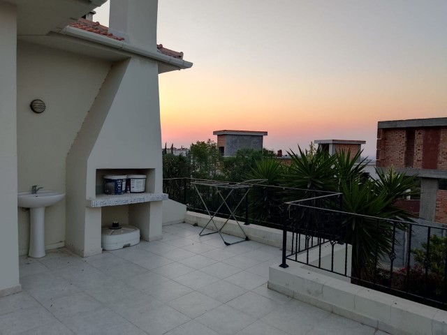 Girne Yeşiltepede havuzlu müstakil , full esyalı villa.(.2deposit 1 kira 1 komisyon)