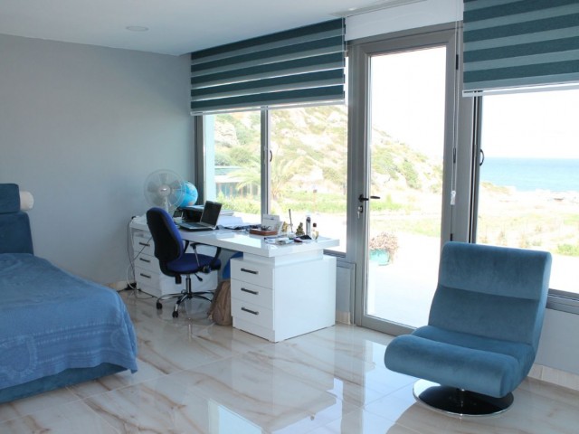 Kyrenia Alagadi, 5+1 Strandpromenade, freistehende, einzigartige Villa mit gleichwertiger Eigentumsurkunde.