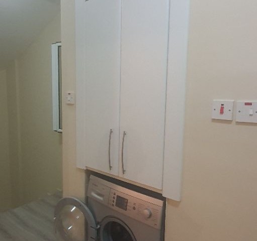 Girne Edremitte Havuzlu site içinde full eşyalı triplex 3+1 full eşyalı villa...2 deposit 6  kira 1 hizmet beďeli...