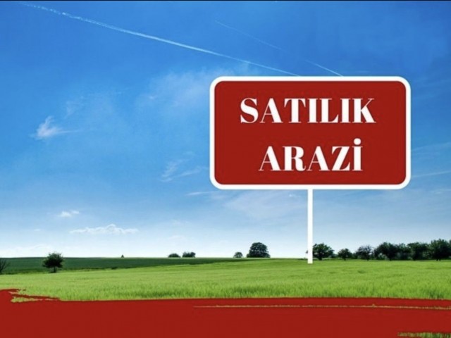 Girne Karaagaçta 14560m2 (10dönüm 3evlk)villalık %40 imarlı sarı bölge...