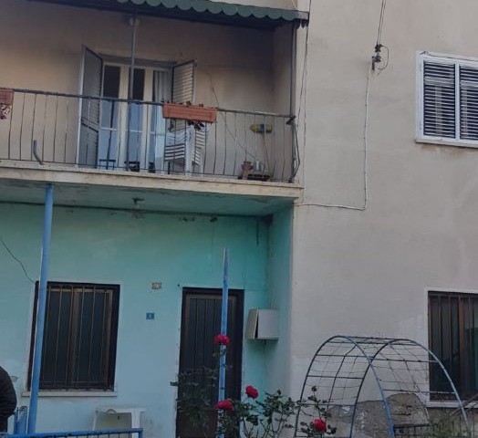 Detached house in Kyrenia, Alsancak, in a 1 decare (1338m2) garden, which needs renovation.