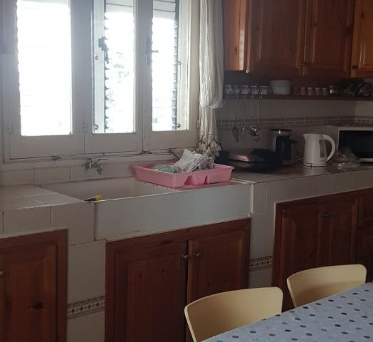 Detached house in Kyrenia, Alsancak, in a 1 decare (1338m2) garden, which needs renovation.