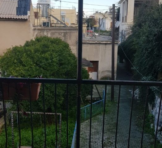 Detached house in Kyrenia, Alsancak, in a 1 decare (1338m2) garden, which needs renovation.