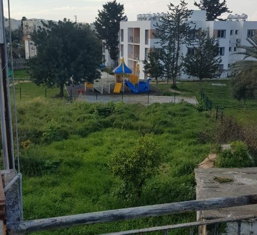 Girne Alsancak"ta 2 dönüme yakın bahçe içinde tadilat gereken müstakil ev.