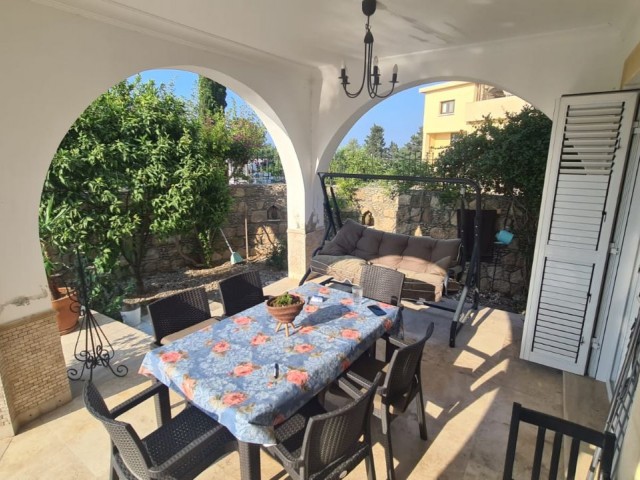 Authentische Steinvilla mit Berg- und Meerblick und türkischer Eigentumsurkunde in Ozankòy Girne..mit Pool.Freistehend.