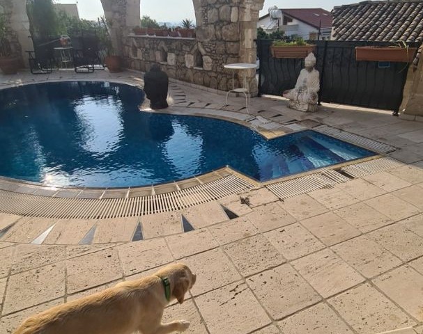 Authentische Steinvilla mit Berg- und Meerblick und türkischer Eigentumsurkunde in Ozankòy Girne..mit Pool.Freistehend.