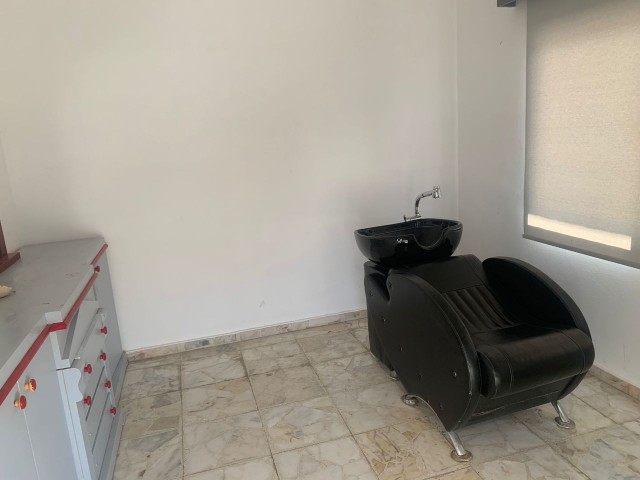 Kyrenia Zentrum 110 m2 Commercial Permitted Wohnung geeignet für Beauty-Center oder Büro. . . 2. Stockwerk