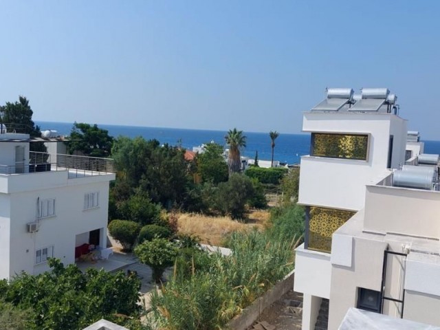 Top floor terraced floor 1+1 65m2 ready to move on the site with pool overlooking the sea. 