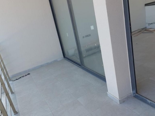 Denize nazır Havuzlu sitede  en üst kat teraslı kat 1+1 65m2 tasınmaya hazır.