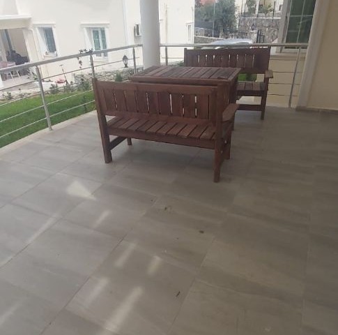 Necat British  School Bölgesi, Girne  Alsancak 3+1 yeni villa . Özel havuz ve bahçeli.deniz manzaralı.....Eşyalı