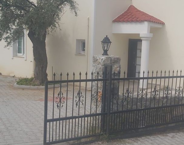 Necat British  School Bölgesi, Girne  Alsancak 3+1 yeni villa . Özel havuz ve bahçeli.deniz manzaralı.....Eşyalı