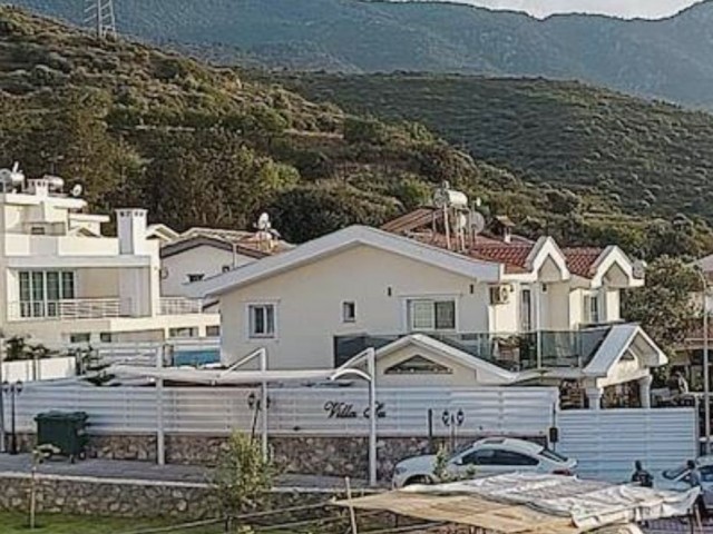 Necat British  School Bölgesi, Girne  Alsancak 3+1 yeni villa . Özel havuz ve bahçeli.deniz manzaralı.....Eşyalı