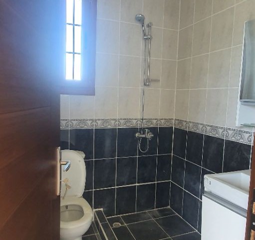 GİRNE KARŞIYAKA’DA SATILIK 2 adet 5+1 triplex VİLLALAR Yeni( kullanılmamış) ( Sarı villa 420 bin stg, Beyaz villa 520 bin stg )