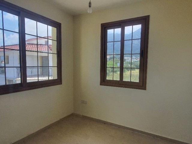 GİRNE KARŞIYAKA’DA SATILIK 2 adet 5+1 triplex VİLLALAR Yeni( kullanılmamış) ( Sarı villa 420 bin stg, Beyaz villa 520 bin stg )