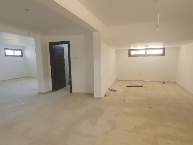 GİRNE KARŞIYAKA’DA SATILIK 2 adet 5+1 triplex VİLLALAR Yeni( kullanılmamış) ( Sarı villa 420 bin stg, Beyaz villa 520 bin stg )