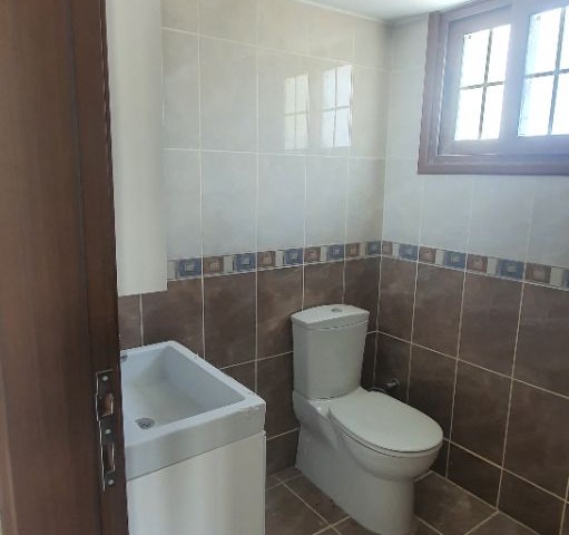 GİRNE KARŞIYAKA’DA SATILIK 2 adet 5+1 triplex VİLLALAR Yeni( kullanılmamış) ( Sarı villa 420 bin stg, Beyaz villa 520 bin stg )