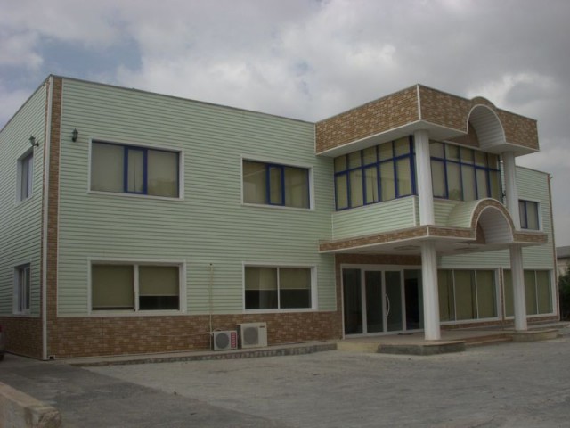 FROM THE OWNER, without an intermediary, in the Nicosia Industrial Zone, 2000m2 closed and 2800m2 re