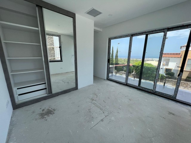 KYRENIA/EDREMIT 4+1 ULTRALUX VILLA MIT POOL, BERGBLICK UND MEERBLICK (690000 STG STARTPREIS)