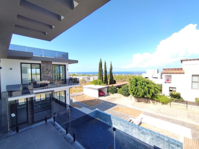 KYRENIA/EDREMIT 4+1 ULTRALUX VILLA MIT POOL, BERGBLICK UND MEERBLICK (690000 STG STARTPREIS)