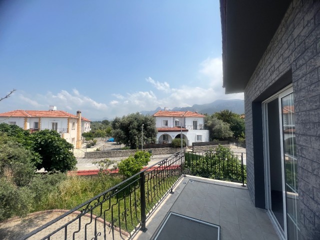 4+1 VILLA MIT POOL ZU VERKAUFEN IN KYRENIA/CATAKOY