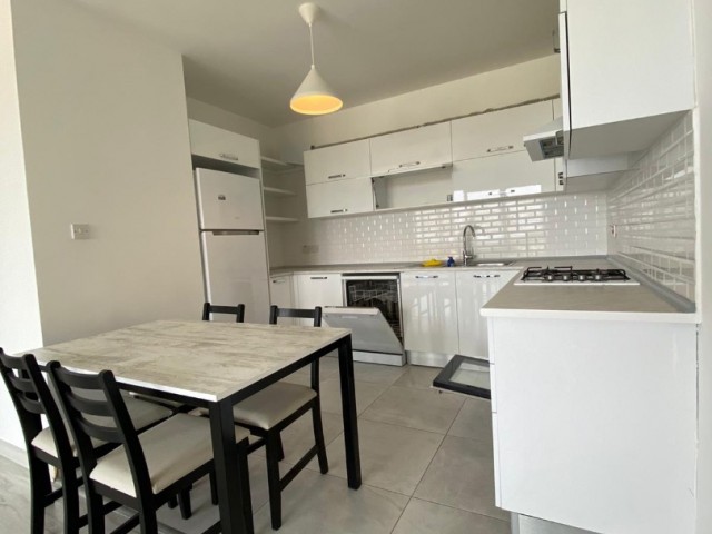 GİRNE’DE PUENTE ÖZYALÇİN KİRALIK 2+1 DAİRE LEMAR’IN YANI ( 6 AY PEŞİN 700 STG )