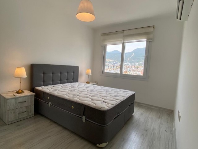 2+1 WOHNUNG ZU VERMIETEN IN PUENTE ÖZYALÇIN IN KYRENIA, IN DER NÄHE VON LEMAR (6 MONATE VORAUS 700 STG)