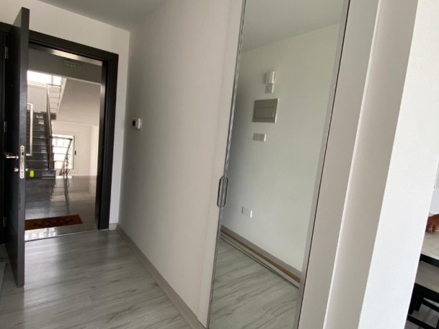 GİRNE’DE PUENTE ÖZYALÇİN KİRALIK 2+1 DAİRE LEMAR’IN YANI ( 6 AY PEŞİN 700 STG )