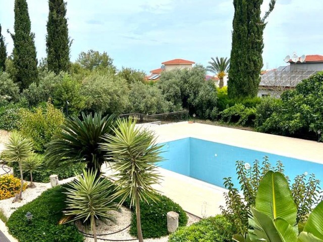 6+1 VILLA MIT POOL ZU VERMIETEN IN KYRENIA EZİÇ PRIMIER AREA (jährlicher Cash 4000 Stg)