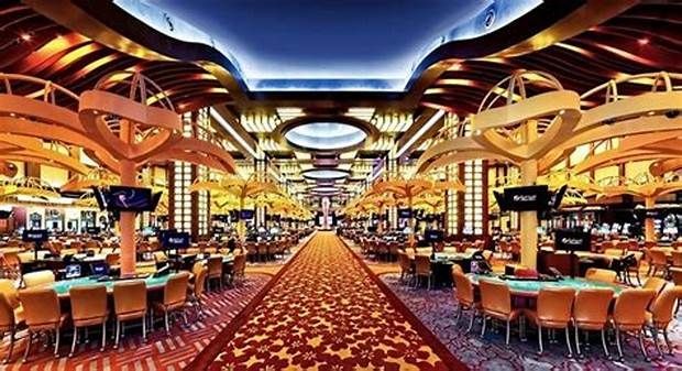 GİRNE ÇATALKÖY, 25 dönüm arazide, Hotel Projesi çıkmış 500 Yataklı Hotel ve Casino vasfına sahip arazi ve projesi....