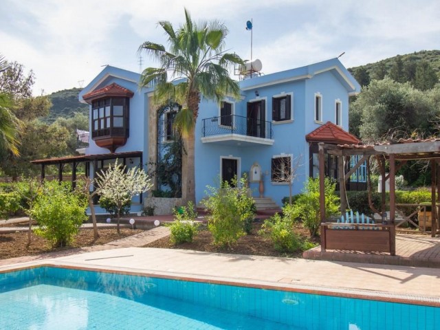 3+2 POOL VILLA FOR SALE IN ALSANCAK, KYRENIA