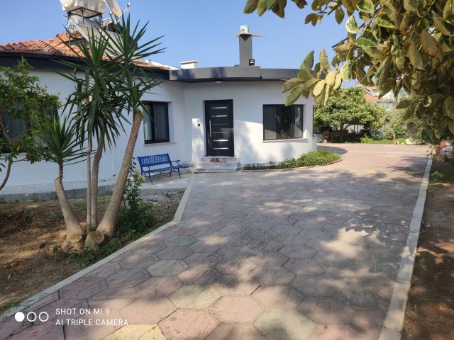 KYRENIA OZANKÖY 3+1 VILLA ZU VERKAUFEN MIT AKTIVEM WASSERBRUNNEN UND GESCHLOSSENER GARAGE VERFÜGBAR