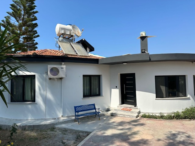 KYRENIA OZANKÖY 3+1 VILLA ZU VERKAUFEN MIT AKTIVEM WASSERBRUNNEN UND GESCHLOSSENER GARAGE VERFÜGBAR