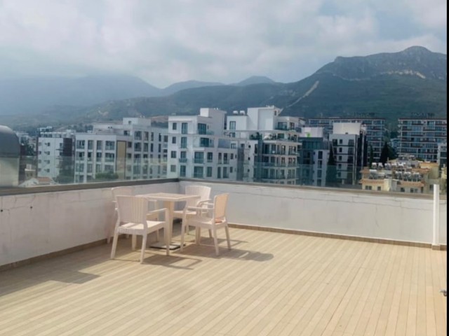 2+1 PENTHOUSE-WOHNUNG ZU VERMIETEN IN KYRENIA