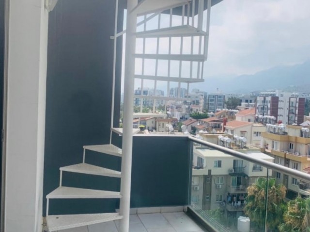 2+1 PENTHOUSE-WOHNUNG ZU VERMIETEN IN KYRENIA