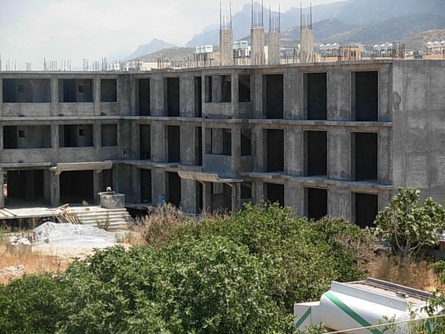 44-ZIMMER-HOTEL ZU VERKAUFEN IM DORF ALSANCAK IN KYRENIA