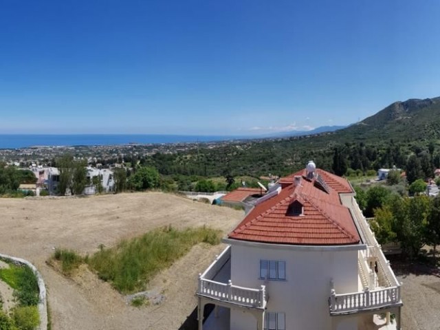 GRUNDSTÜCK ZUM VERKAUF IN KYRENIA BELLAPAIS CORNER, VILLA MIT GENEHMIGUNG UND MEERBLICK