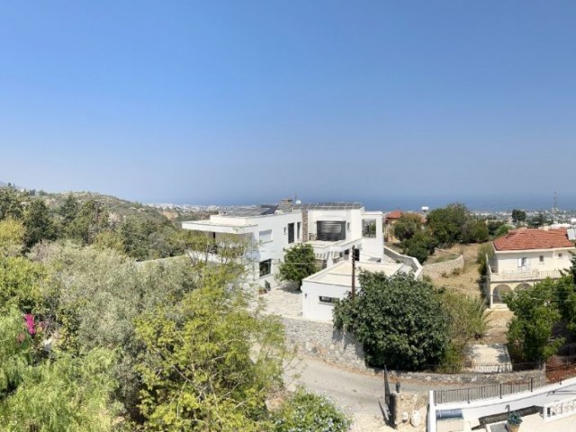 GRUNDSTÜCK ZUM VERKAUF IN KYRENIA BELLAPAIS CORNER, VILLA MIT GENEHMIGUNG UND MEERBLICK