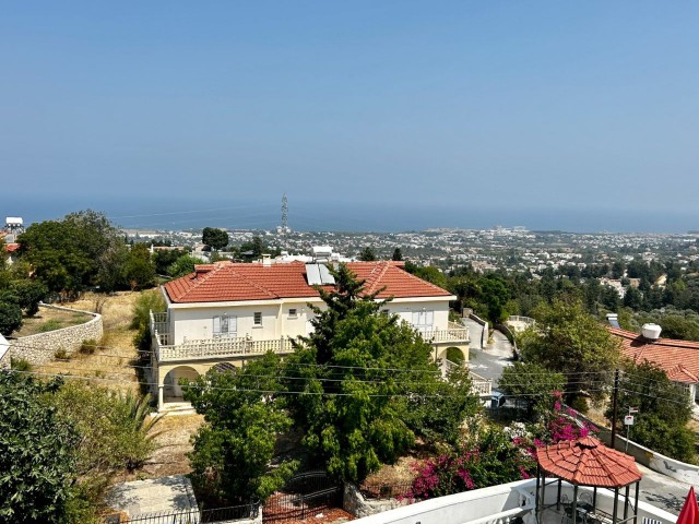 GRUNDSTÜCK ZUM VERKAUF IN KYRENIA BELLAPAIS CORNER, VILLA MIT GENEHMIGUNG UND MEERBLICK