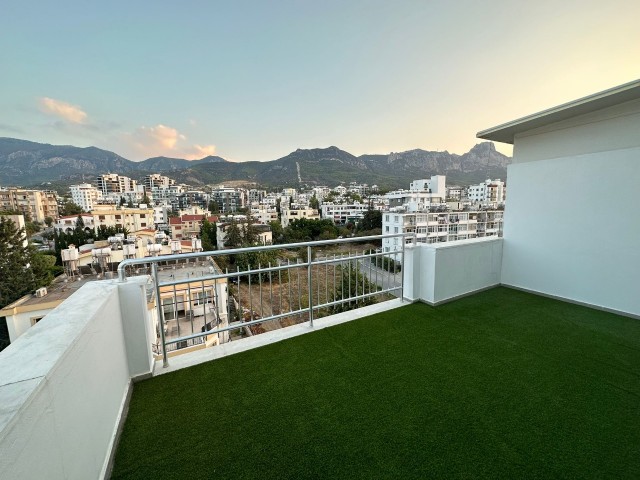 3+1 PENTHOUSE+DUPLEX ZUM VERKAUF IN DER REGION KYRENIA EZIÇ LAVASH, MIT DOPPELTERRASSE UND AUFZUG