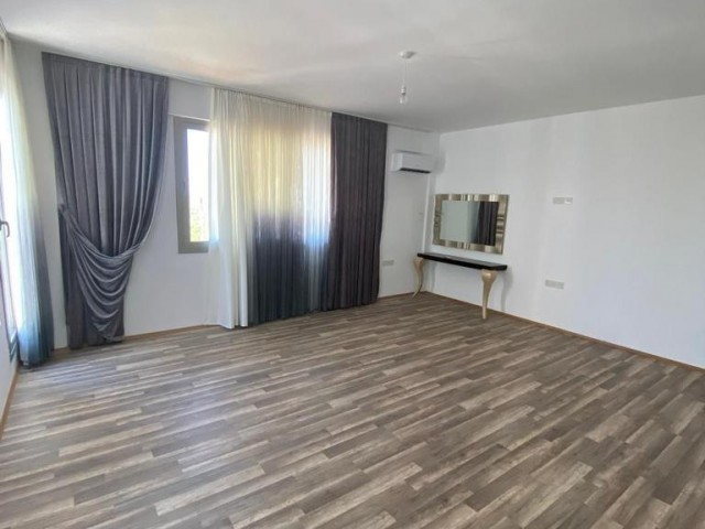 3+1 TRIPLEX-WOHNUNG ZUM VERKAUF IN GİRNE ÇATALKÖY BAHÇELİ